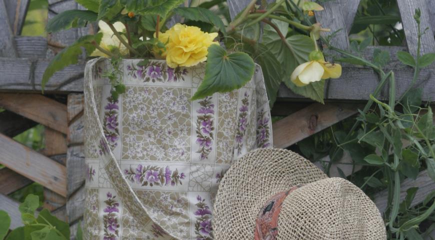 Садовый hand made: садовая сумка в роли кашпо