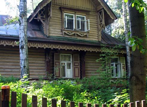 Дом в русском бревенчатом стиле, входная зона