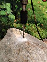 Изготовка отверстий в валунах