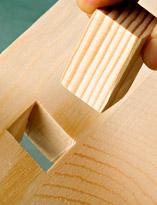 Отверстие для наполнения кормушки семенами