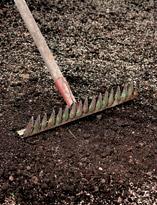 Заделывание посеянных трав Заделывание посеянных трав