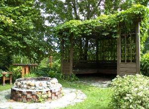 Приспособления для пикника и барбекю на садовом участке