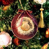 Фиолетовый елочный шар