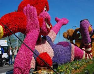 Цветочный парад в честь Дня королевы