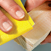 Обработка наждачной бумагой