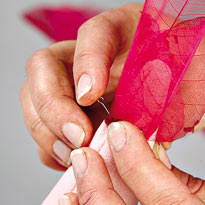 Елочка из цветных листьев. Шаг 1