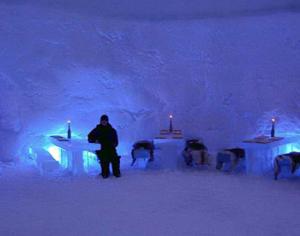 Средневековый замок из снега построили в Чехии