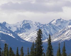 Перуанские Анды красят в белый цвет