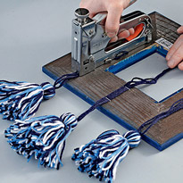 Зеркало с помпонами. Шаг 8