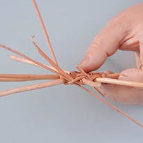 Плетеная бутылочница . Шаг 6