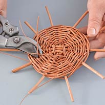 Плетеная бутылочница . Шаг 7