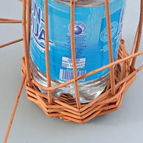 Плетеная бутылочница . Шаг 12