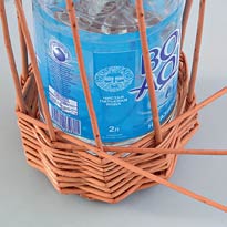 Плетеная бутылочница . Шаг 13