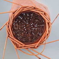 Плетеная бутылочница . Шаг 17