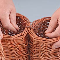 Плетеная бутылочница . Шаг 18