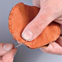 Брелок из кожи: кот. Шаг 2