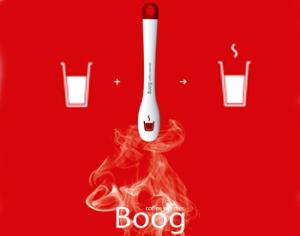 Холодный кофе разогревают ложкой