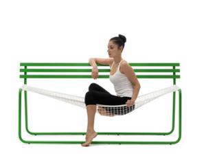 Отдыхаем на скамейке-гамаке и кресле-волчке