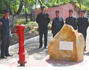 Памятник пожарному гидранту в Курске