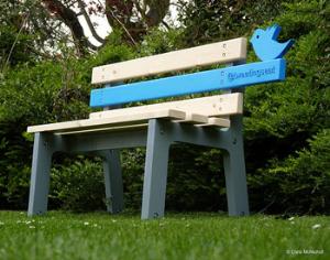 К Твиттеру подключили скамейку