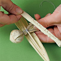 Куклы из кукурузных листьев. Шаг 4