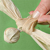 Куклы из кукурузных листьев. Шаг 5