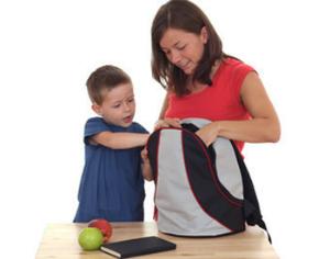 Американский врач призывает родителей опустошать школьные рюкзаки