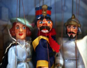 В Москве на станции метро "Воробьевы горы" открылась выставка кукол