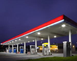 Чиновники хотят убрать заправки с дорог