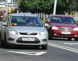 На полосу для общественного транспорта можно выезжать