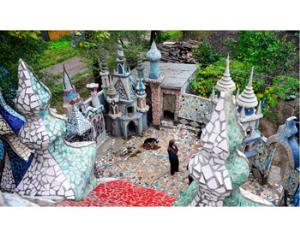 В Крыму возведен дворец из мусора