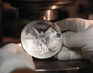Британцы начали чеканить медали для Олимпиады 2012