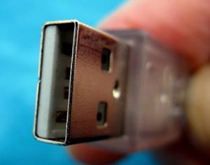 В США изобретают компьютер размером с флешку