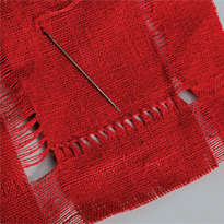 Новогодние красные салфетки с мережкой и золотым шнуром. Шаг 4