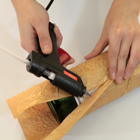 Упаковываем  бутылку шампанского к Новому Году