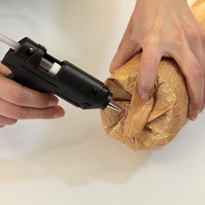 Упаковываем  бутылку шампанского к Новому Году