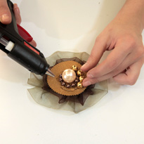 Упаковываем  бутылку шампанского к Новому Году