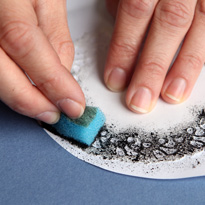 Открытка из ткани в черно-белых тонах