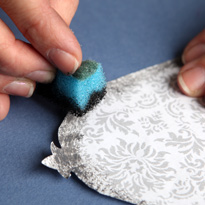 Открытка из ткани в черно-белых тонах. Шаг 5