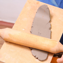 Дракон из глины в пластовой технике