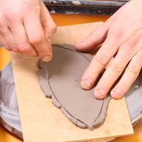 Дракон из глины в пластовой технике. Шаг 3