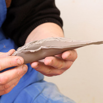 Дракон из глины в пластовой технике