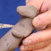 Дракон из глины в пластовой технике