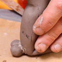 Дракон из глины в пластовой технике