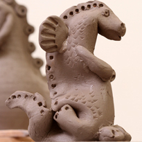 Дракон из глины в пластовой технике