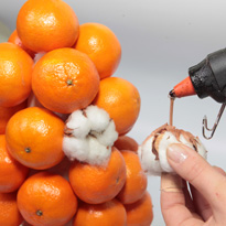 Новогоднее дерево из мандаринов в валенке. Шаг 5