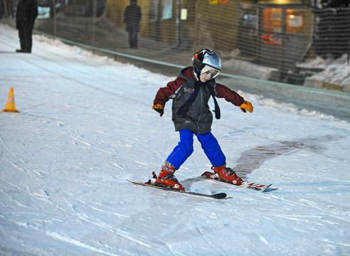 Ребенок, катание на горных лыжах, комплекс Московские Альпы
