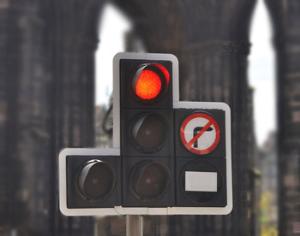 Поворачивать на красный все-таки нельзя