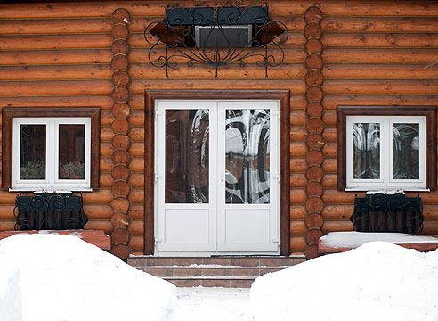 Загородный дом, пластиковые окна и двери