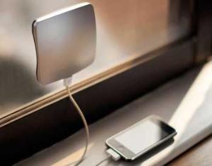 Выпущен оконный солнечный зарядник